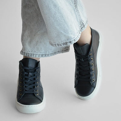 Zapatilla Mujer / Adela Negro