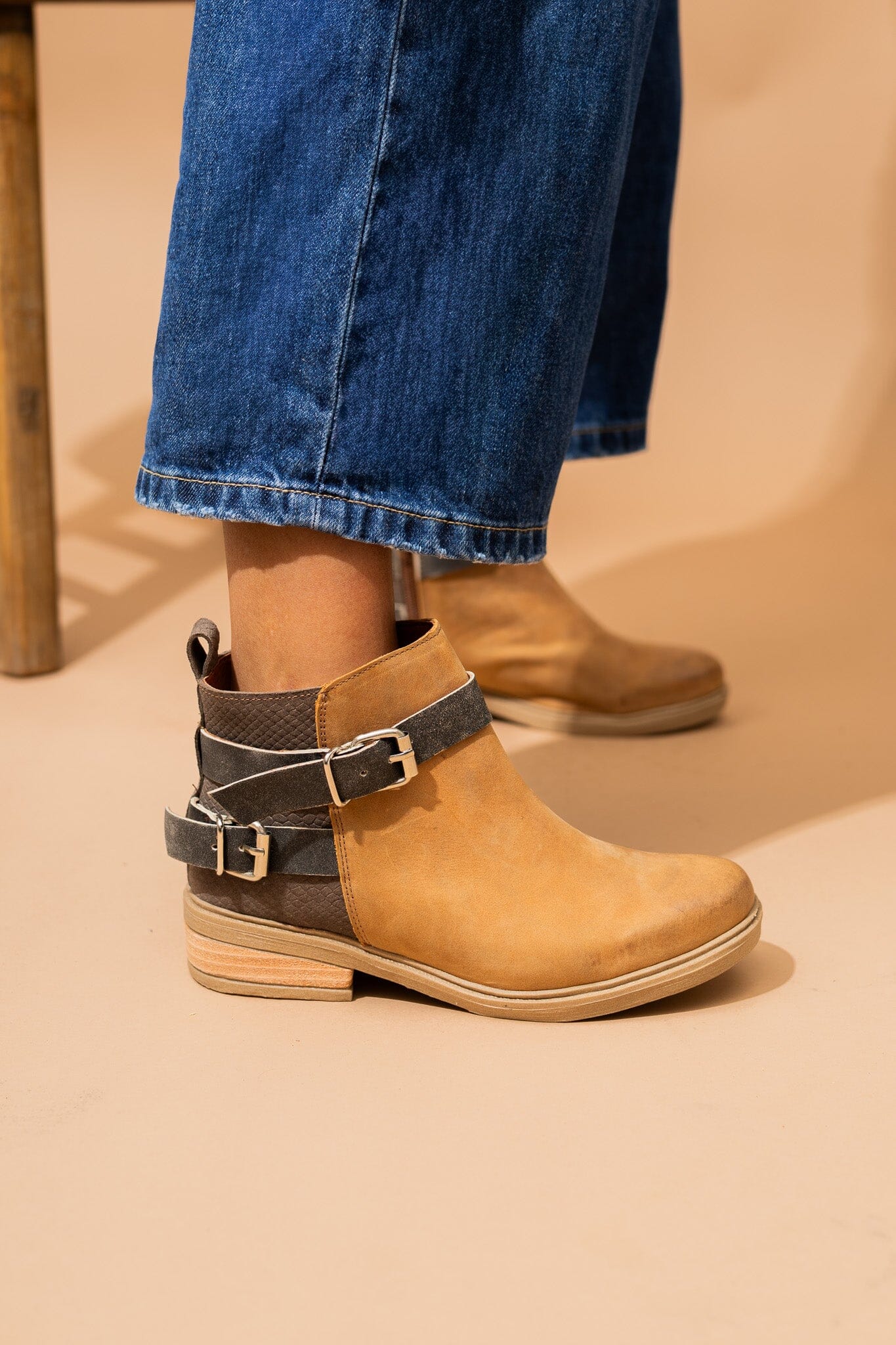 Botin Mujer / Laura Camel Taupe BOTINES Giani Dafirenze 