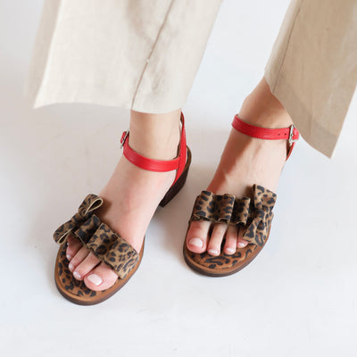 Sandalia Mujer / Nogal Leopardo Rojo