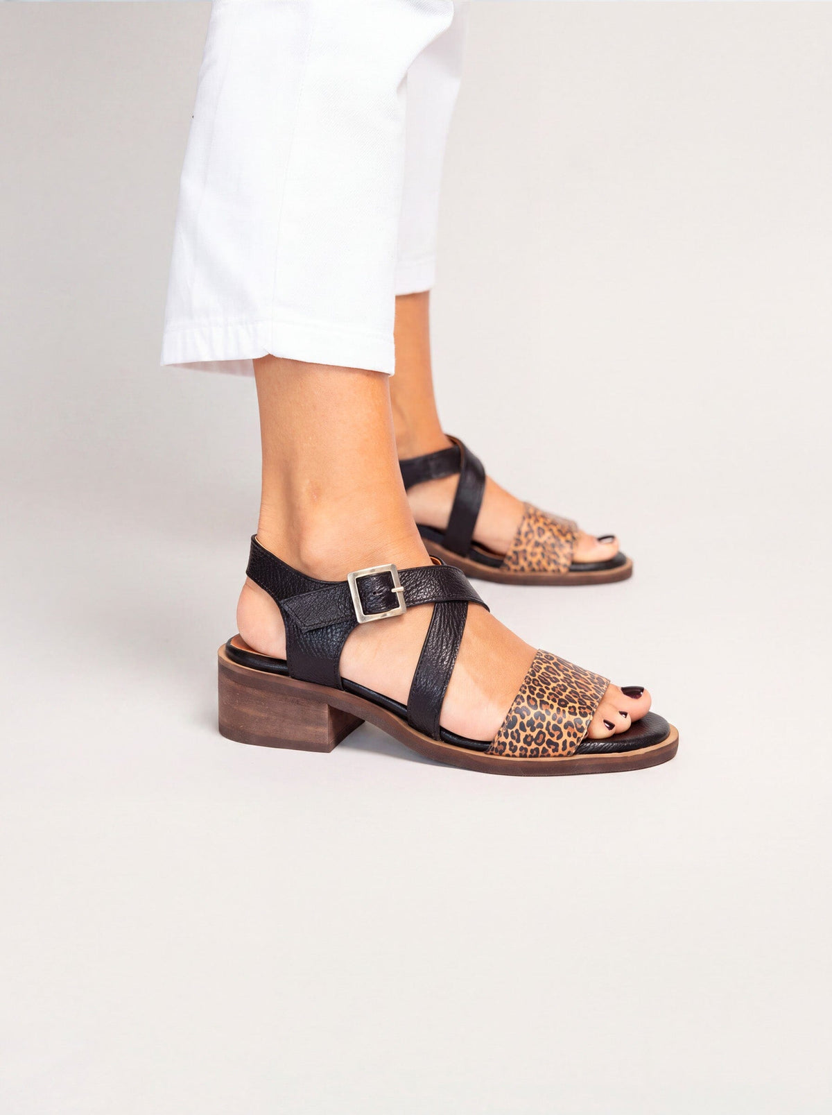 Sandalia Mujer / Salteador Leopardo Negro SANDALIAS Giani Dafirenze 