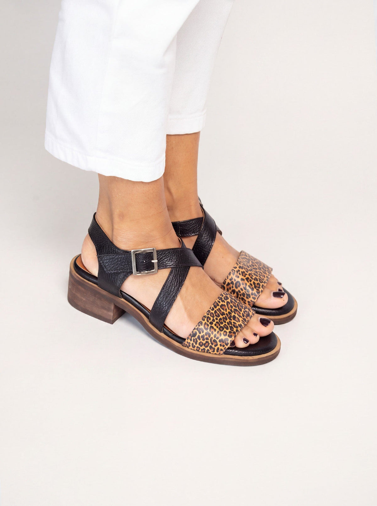 Sandalia Mujer / Salteador Leopardo Negro SANDALIAS Giani Dafirenze 